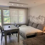 Renovated | Dream Views • Balcony • Free Parking Appartement