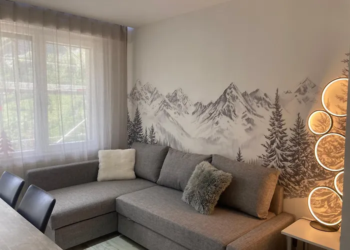 Renovated Studio | Dream Views • Balcony • Free Parking